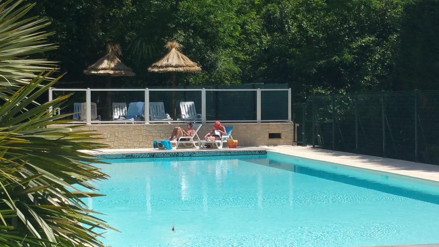 Vista sulla piscina Chalet Saint-Jean-du-Gard