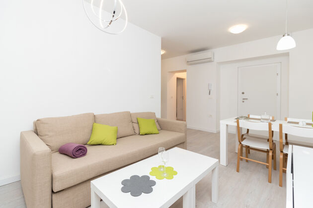 Appartement 500 m away from the beach for 6 ppl. with balcony at Zadar