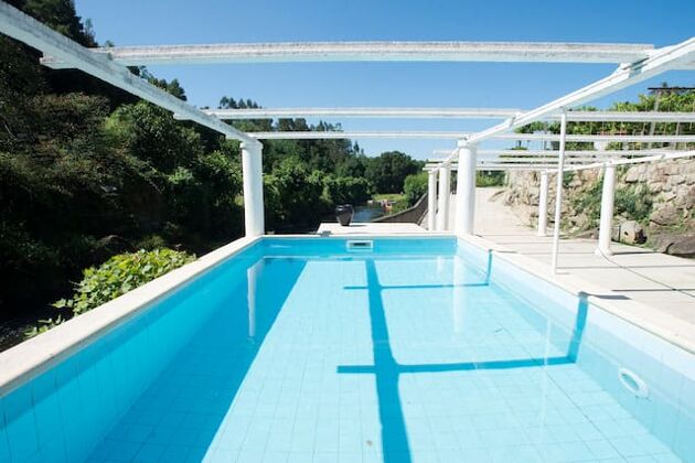 Spaziosa villa per 8 pers. con piscina a Parada