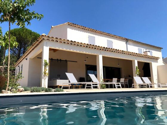 Big villa for 10 ppl. with swimming-pool and terrace at Malaucène