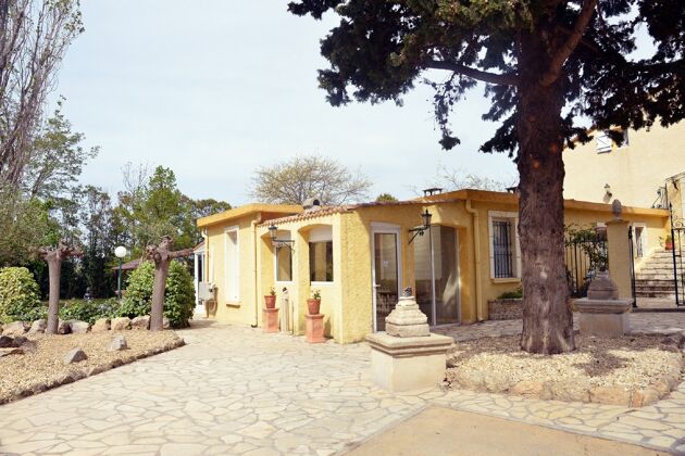House 12 km away from the beach for 4 ppl. with shared pool at Béziers