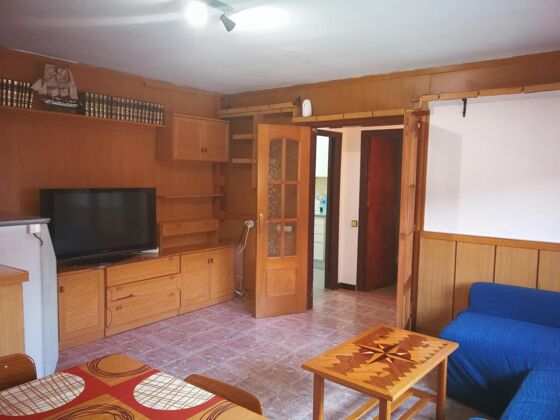 Spacious house for 6 ppl. with balcony at Esparreguera