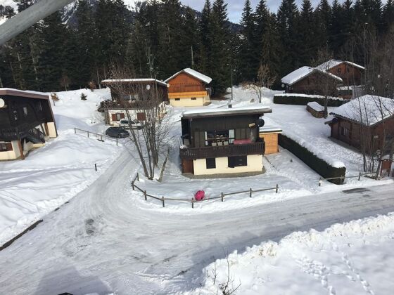 Chalet 1 km away from the slopes for 8 ppl. with terrace at La Léchère