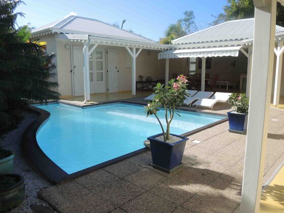 Villa for 6 ppl. with swimming-pool and garden at Saint-François