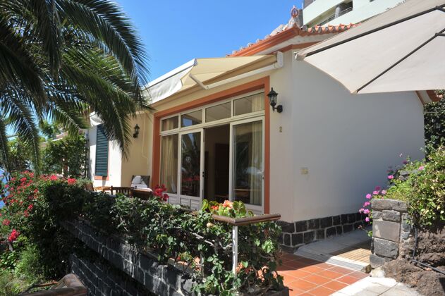 Bungalow 1 km away from the beach for 3 ppl. with sea view at Funchal