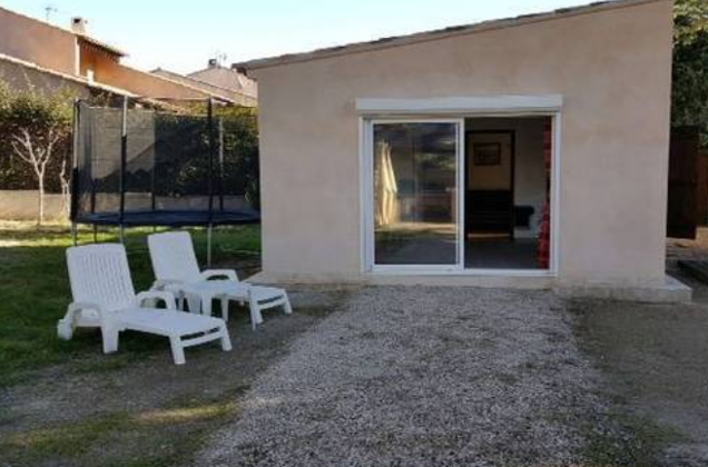 House 1 km away from the beach for 5 ppl. with garden at Martigues