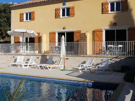 Villa für 15 Pers. mit Schwimmbad und Terrasse in Lagorce