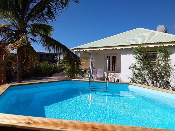 Maison pour 5 pers. avec piscine partagée, jardin et balcon à Le Moule