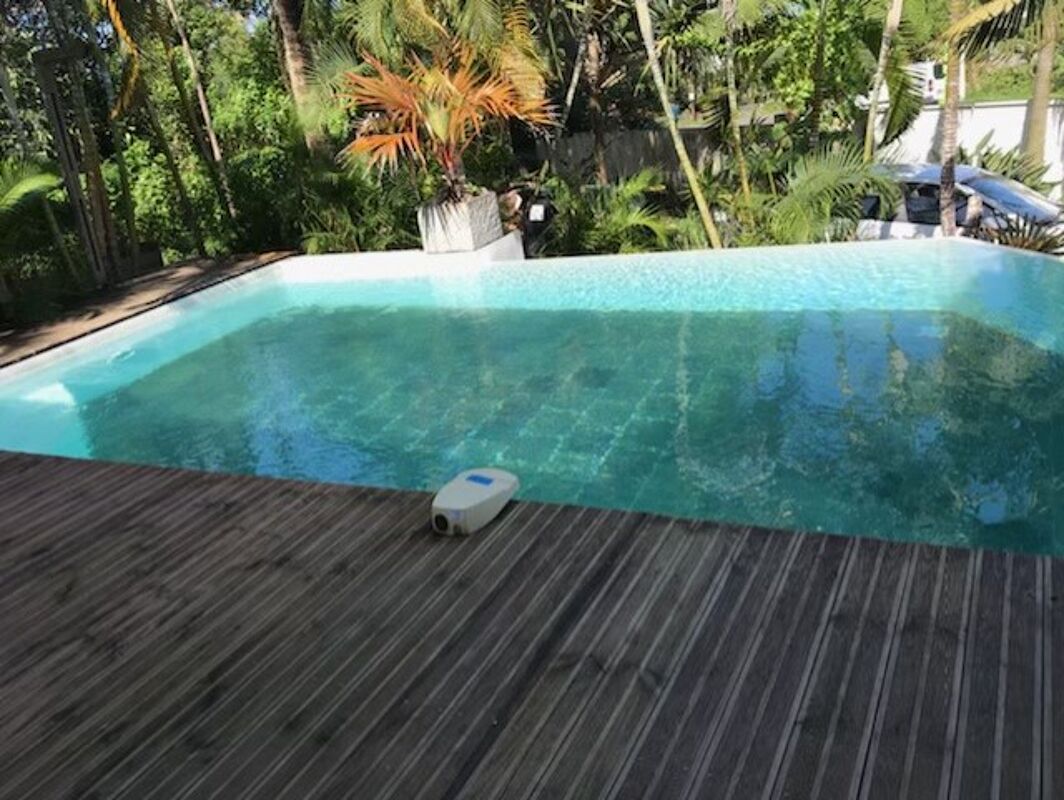 Vista a la piscina Casa Manapany