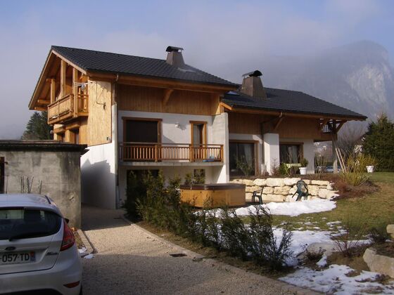 Amazing appartement 1 km away from the slopes for 6 ppl. with jacuzzi