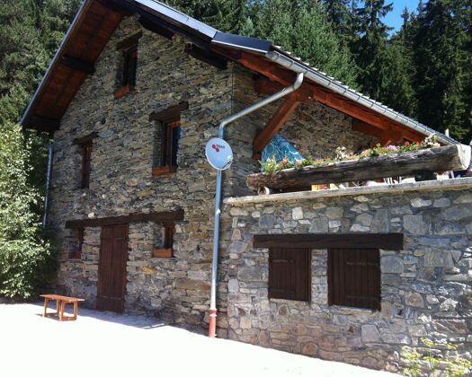 Haus 7 km vom Skigebiet entfernt für 16 Pers. mit Terrasse in Séez