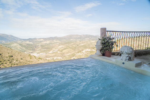 Villa per 8 pers. con piscina, jacuzzi e terrazza a Algarinejo