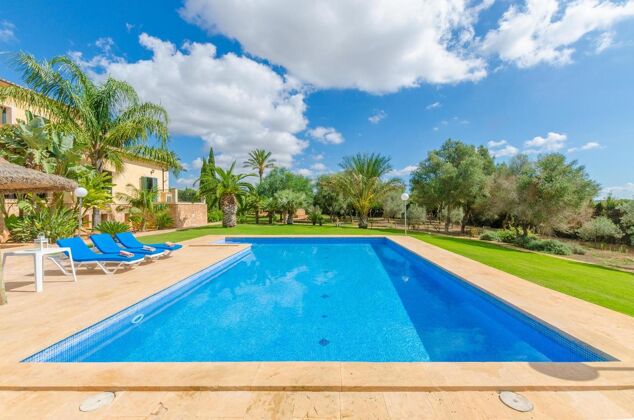 Spacious villa 8 km away from the beach for 8 ppl. with swimming-pool