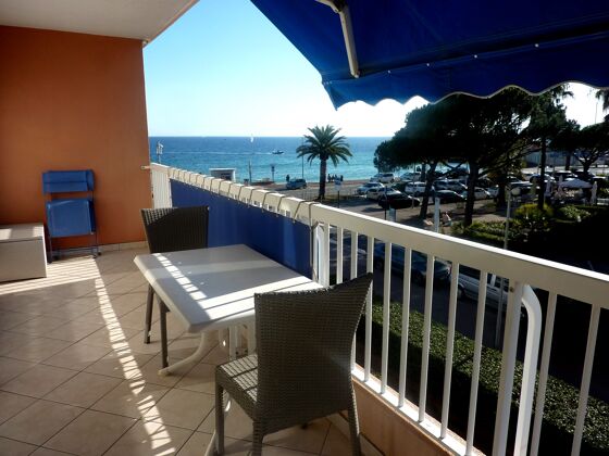 Joli appartement pour 4 pers. avec vue sur la mer et balcon à Fréjus