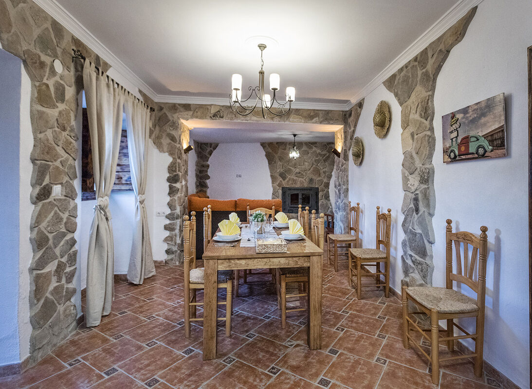 Dining room Villa Mondrón