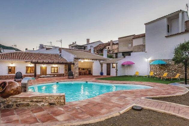 Grande villa pour 11 pers. avec piscine et terrasse à Mondrón