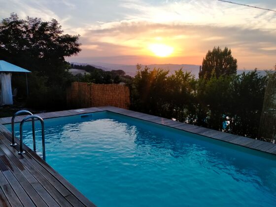 Casa per 3 pers. con accesso piscina e vista mare a Montelabbate