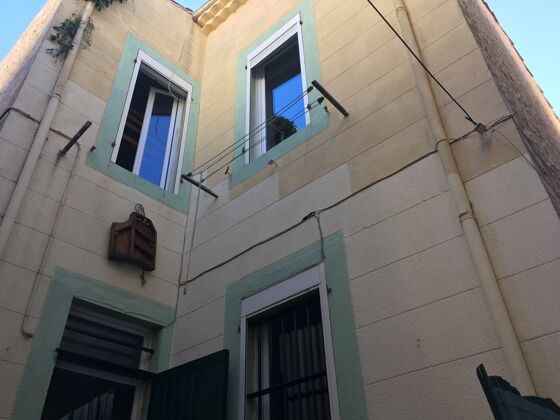 Beautiful house 4 km away from the beach for 2 ppl. at Marseille