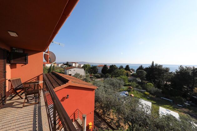 100 m away from the beach! Appartement for 4 ppl. at Starigrad