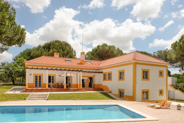 Amazing villa 14 km away from the beach for 8 ppl. with swimming-pool