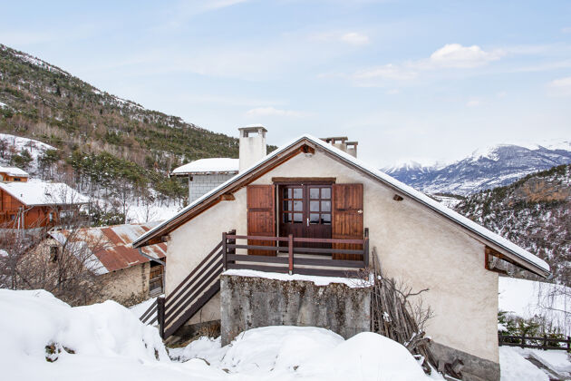 House 12 km away from the slopes for 4 ppl. with terrace at Guillestre