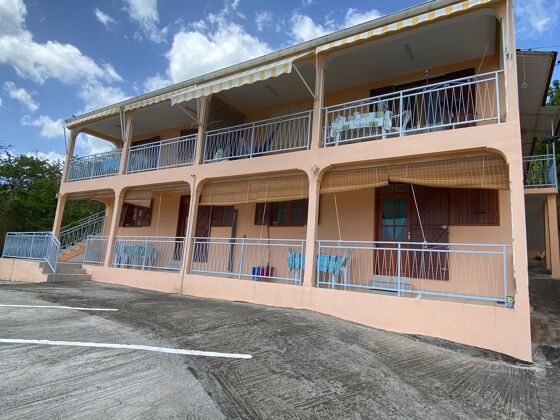 Apartamento a 4 km de la playa para 6 pers. con terraza en Bouillante