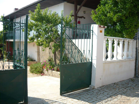 Big house 2 km away from the beach for 9 ppl. with terrace at Bragança