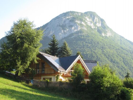 Hübsche Hütte für 4 Pers. mit Terrasse und Balkon in La Thuile